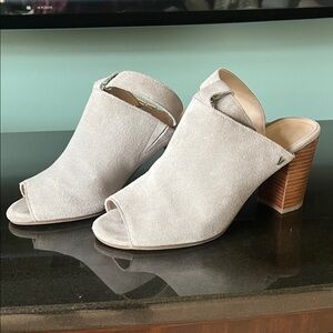 Vionic Women's Light Gray Suede Mules